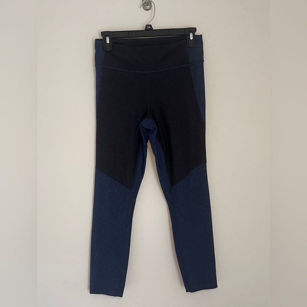 Outdoor Voices Black and Blue Cropped Leggings sz M
